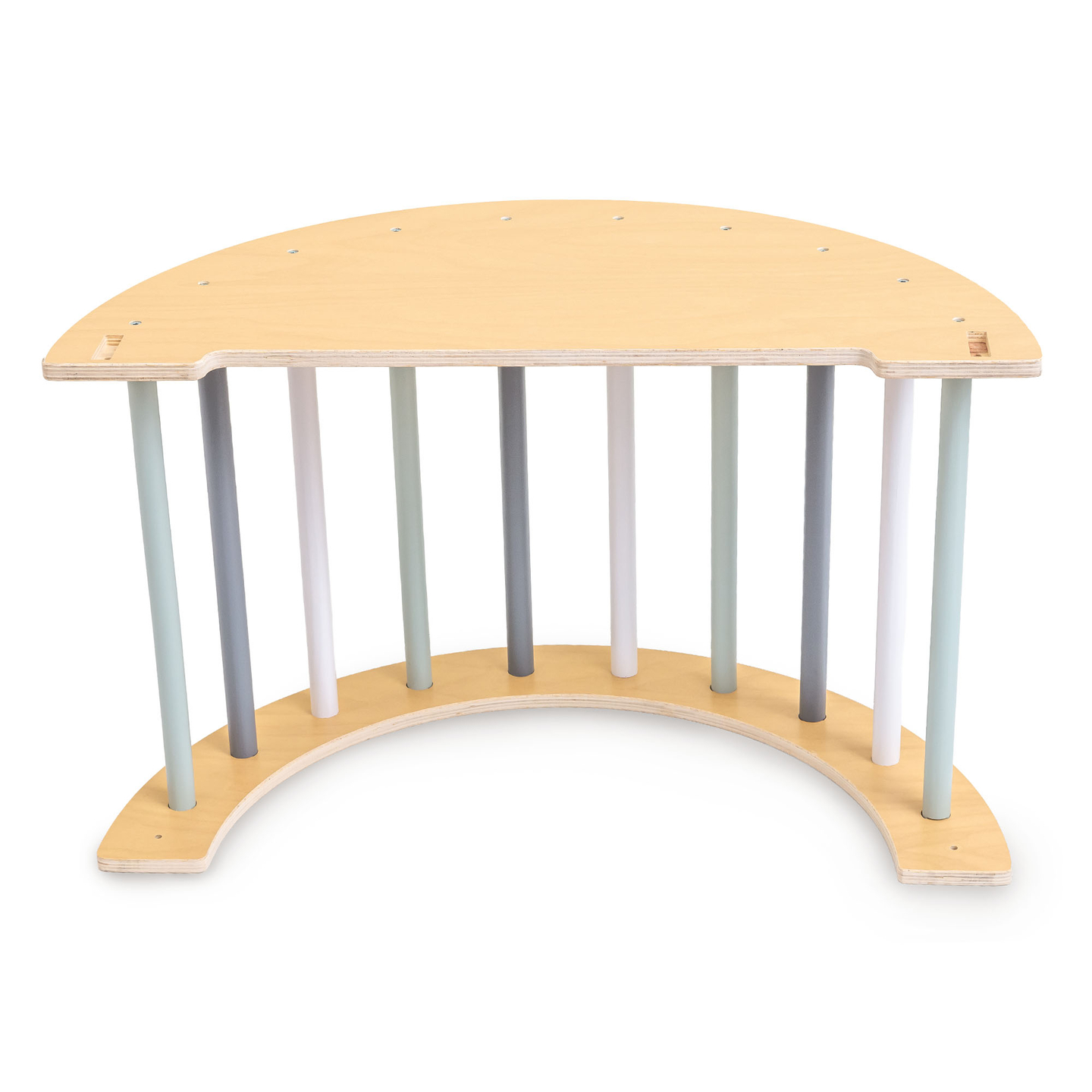 Trälekplats inomhus för barn - klättervägg, rutschkana, klätterbåge/gungstol och Piklers triangel