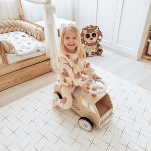 Träcykel, bil, bil med block