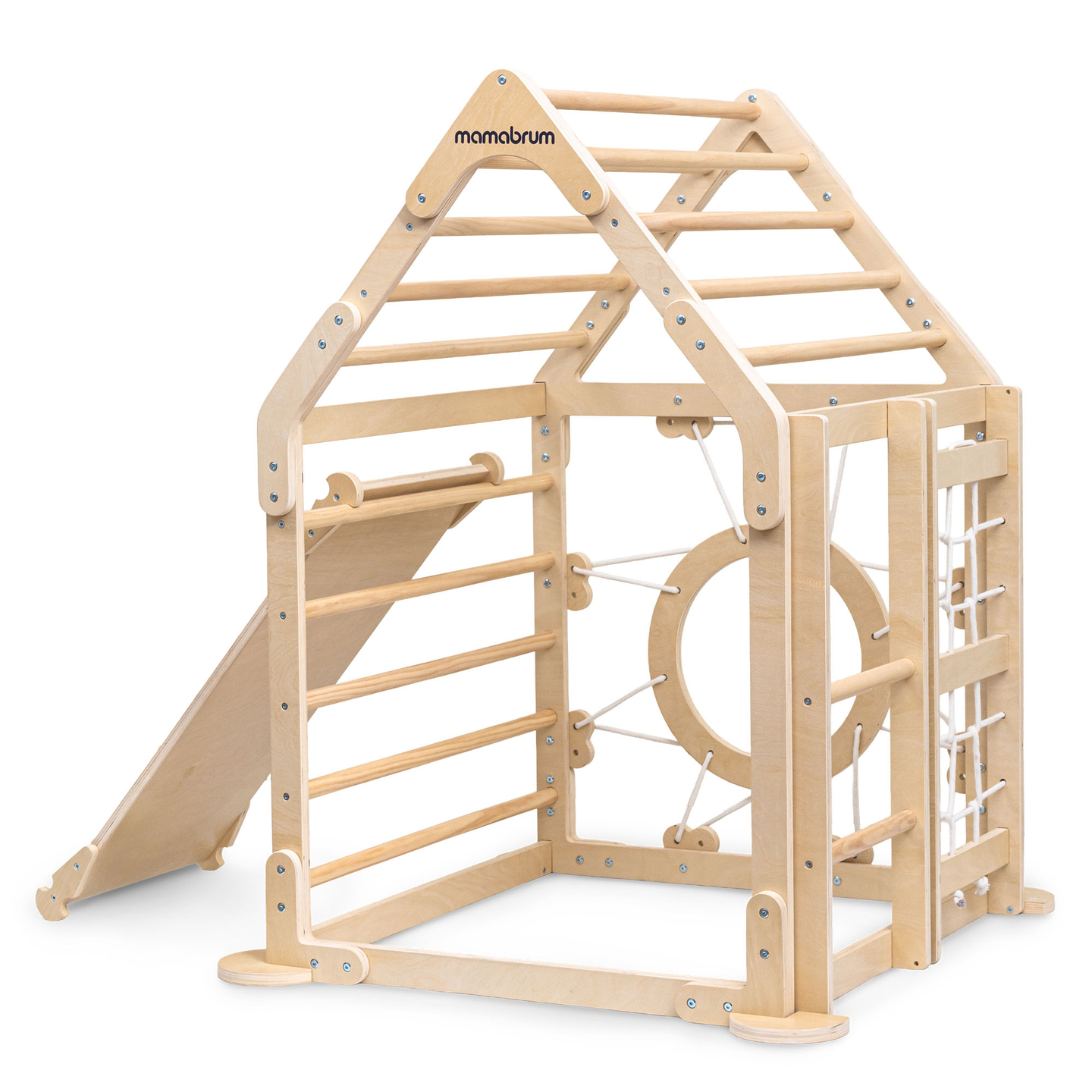 Trälekplats inomhus för barn - ett hus med stegar och en rutschkana